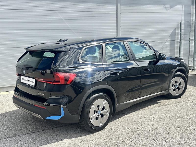 BMW iX1 xDrive30 - fotka 2 z 14