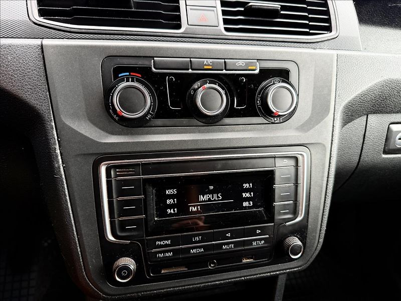 Volkswagen Caddy 2,0 TDi MAXI - fotka 13 z 32
