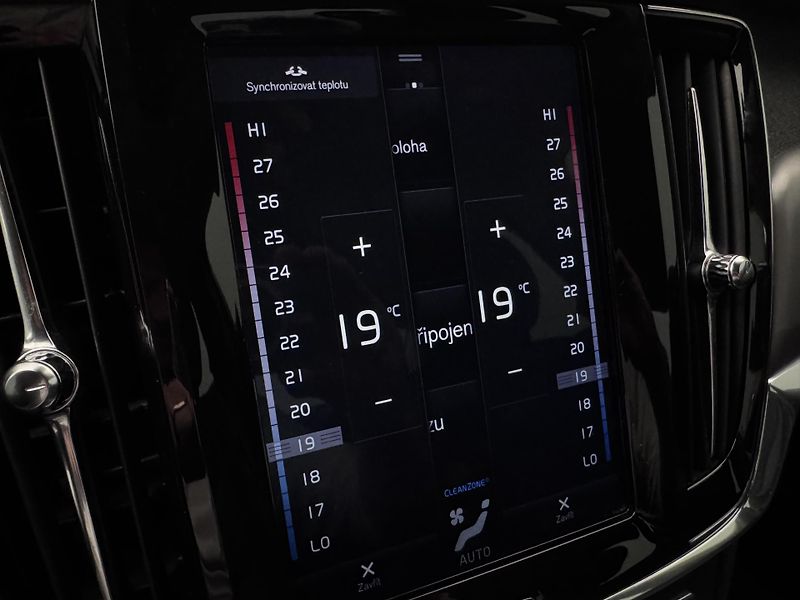 Volvo S90 T6 AWD MOMENTUM AUT 1.maj - fotka 42 z 53