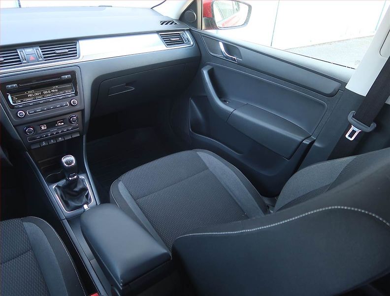 Škoda Rapid (2014) Spaceback 1.2 TSI, Tempomat - fotka 8 z 17