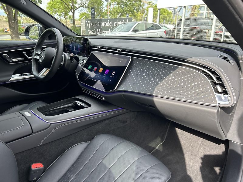 Mercedes-Benz Třídy E E 220d 4Matic AMG - fotka 13 z 28