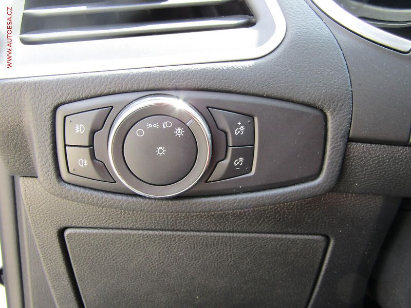 Ford S-MAX (2017) 2.0 TDCi, AT, navi, bixen - fotka 17 z 28