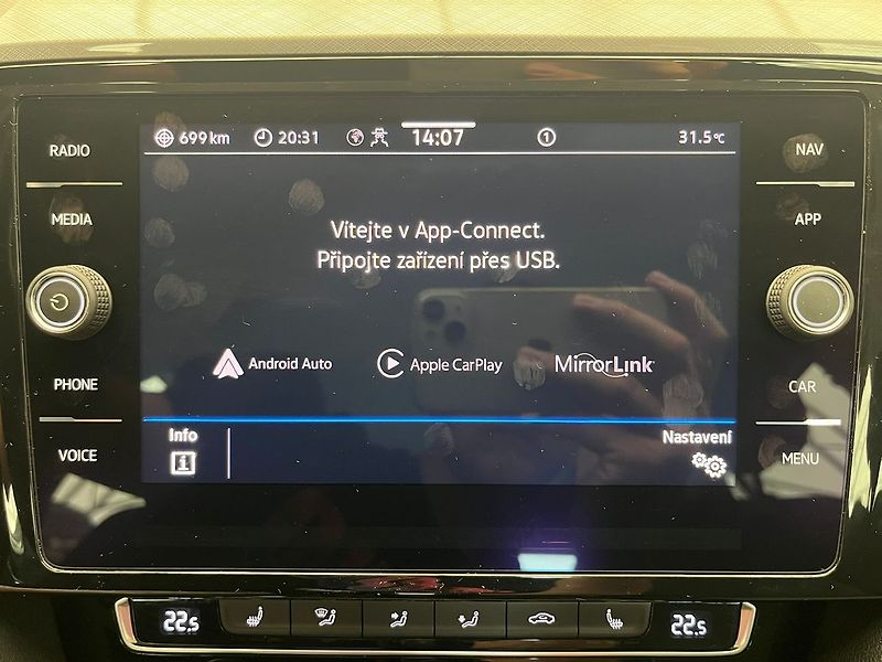 Volkswagen Passat 2.0 TDi LED SVĚTLA, rezervace - fotka 56 z 96
