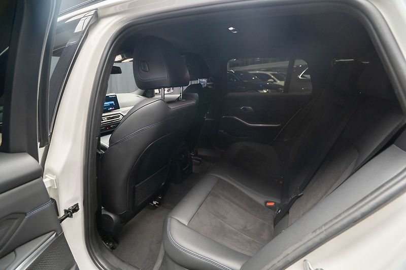 BMW Řada 3 330e xDrive M-Sport Tažné - fotka 15 z 21