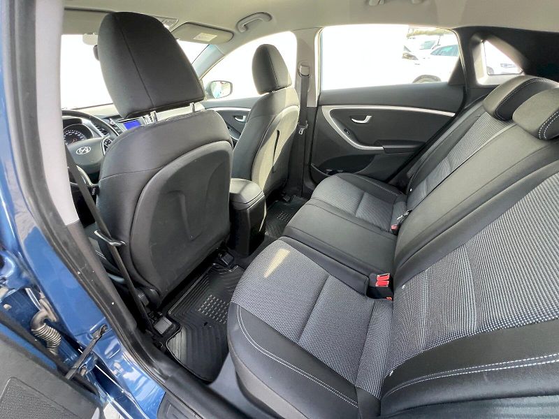 Hyundai i30 (2016) Trikolor 1.6 CRDi 81kW 6° manu - fotka 13 z 27