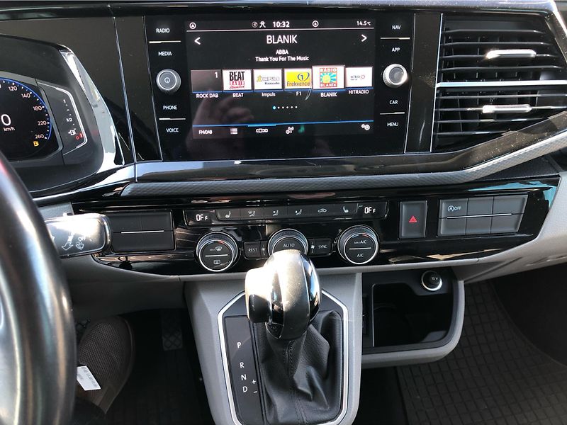 Volkswagen Caravelle 2,0 TDI 4motion Highline - fotka 20 z 29
