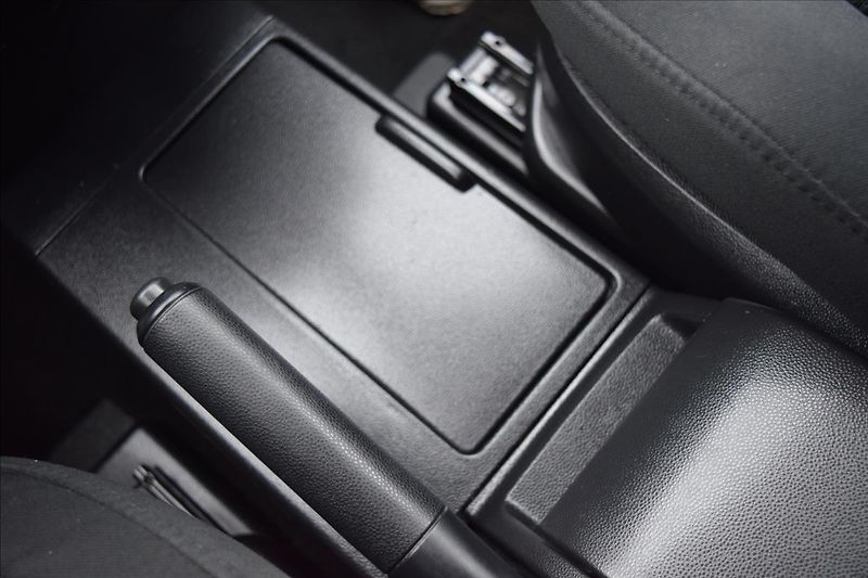 Mazda 5 1,8 i 85KW 7MÍST TAŽNÉ - fotka 41 z 45