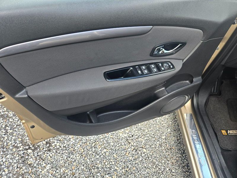 Renault Scénic (2015) 1.6i16V Limited,TOP.ROZVODY - fotka 19 z 33