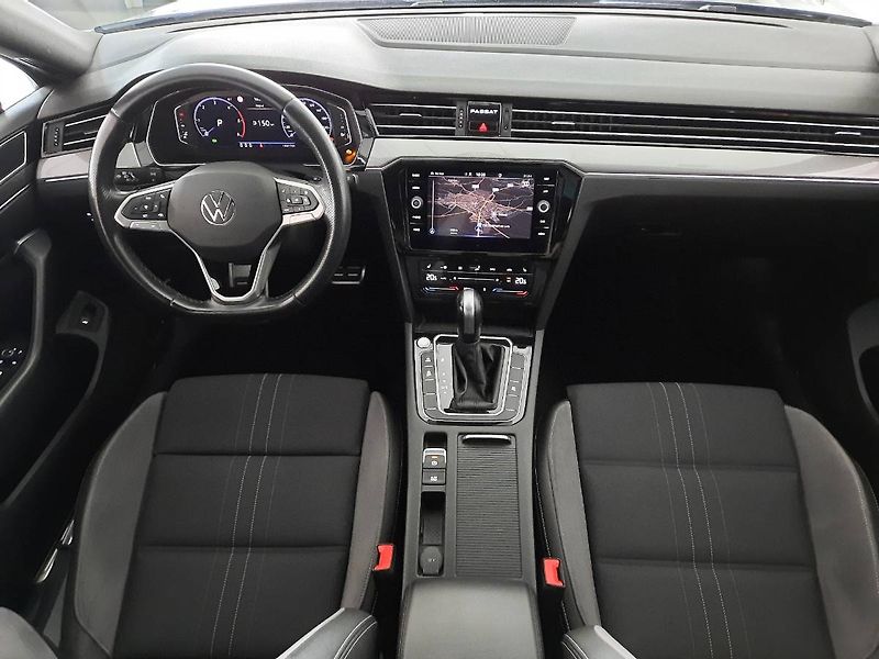 Volkswagen Passat (2023) 2.0 TDI 4Motion (147kW/200k) D - fotka 5 z 26