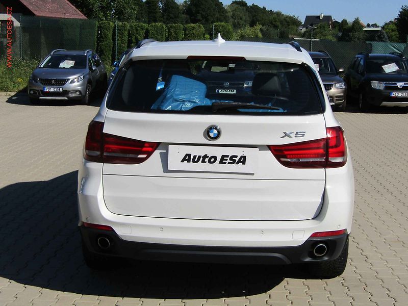 BMW X5 (2014) 3.0D xDrive30d, ČR, AT, bixen - fotka 5 z 19