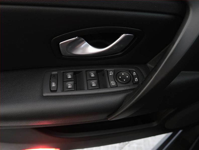Renault Laguna (2008) 2.0 16V, Serv.kniha, Navi - fotka 19 z 19