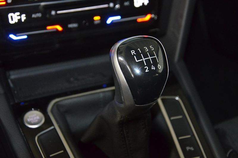 Volkswagen Passat (2023) 2.0 TDI 110 Elegance Variant - fotka 19 z 23