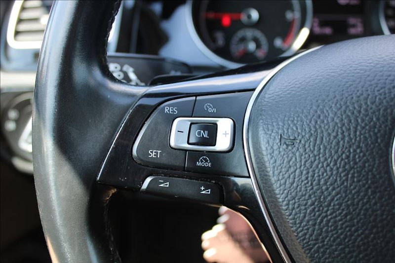 Volkswagen Golf 2,0 TDi  XENONY, AUTOMAT - fotka 17 z 32