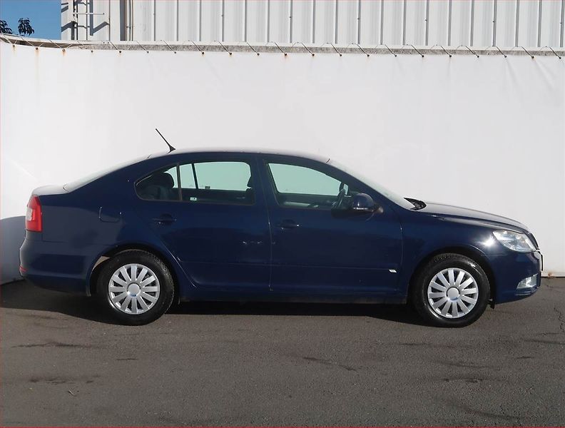 Škoda Octavia (2011) Ambiente 1.6 TDI, nová STK - fotka 6 z 16