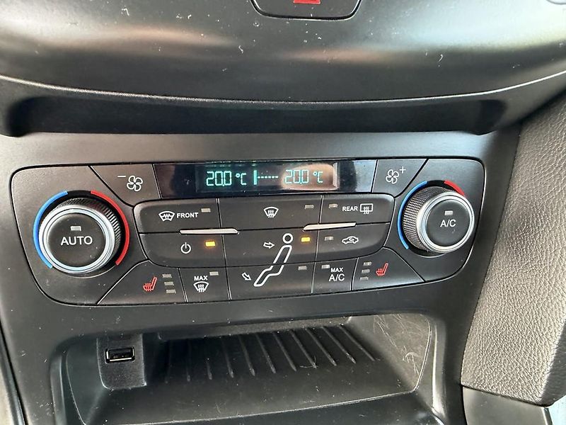 Ford Focus RS 2.3i 257 kW 4x4 odp. DPH - fotka 17 z 23