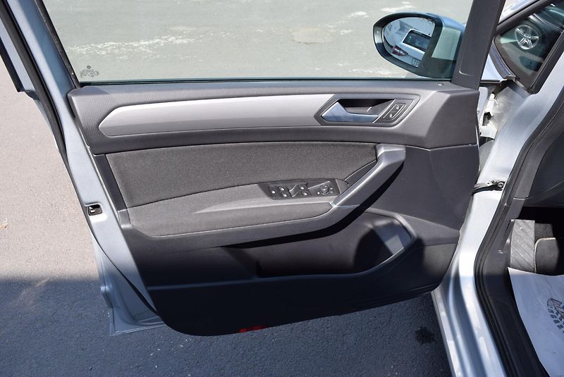 Volkswagen Touran (2019) 1.5TSI 110kw CLBMT 7MÍST TAŽNÉ - fotka 20 z 46