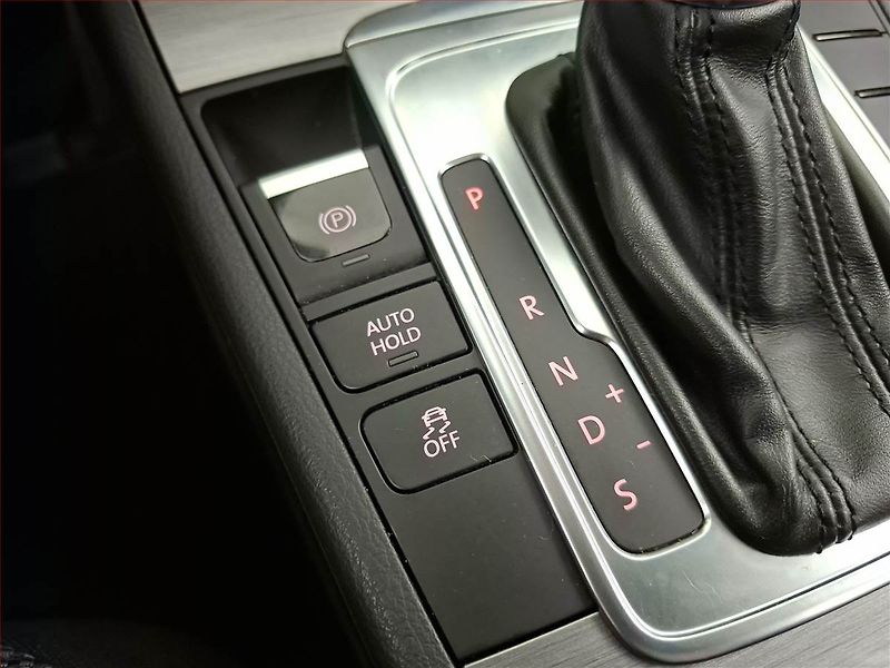 Volkswagen Passat (2012) 2.0 TDI, Automat, Xenony - fotka 17 z 19