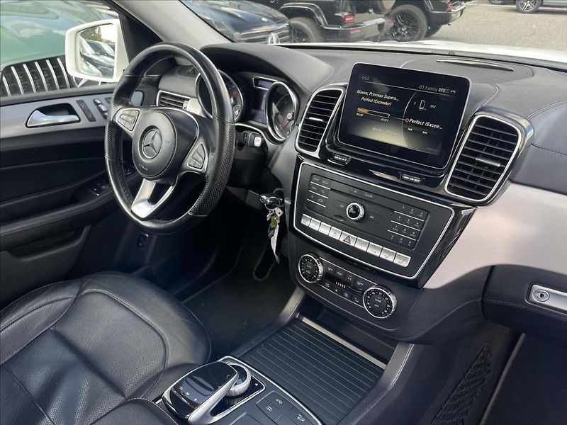 Mercedes-Benz GLS 350d 4MATIC - fotka 16 z 22