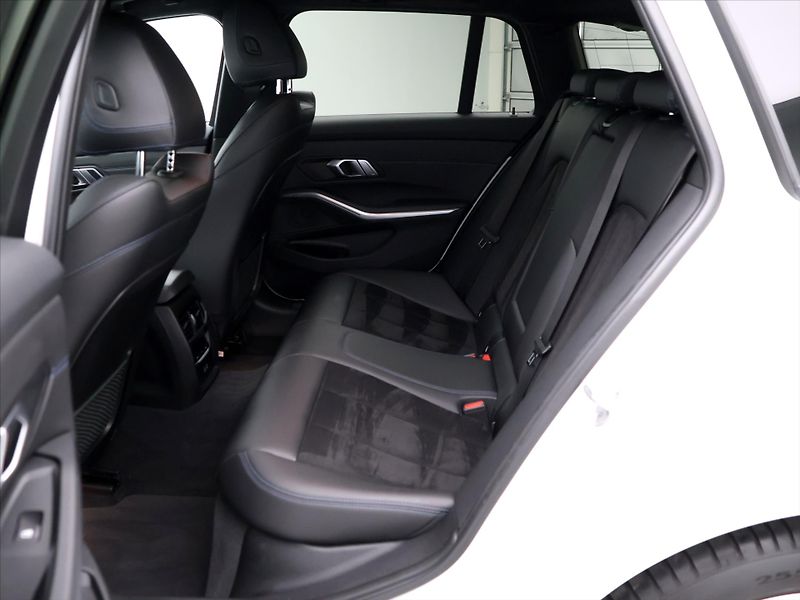 BMW Řada 3 2,0 320d 140kW xDrive M Paket - fotka 15 z 38