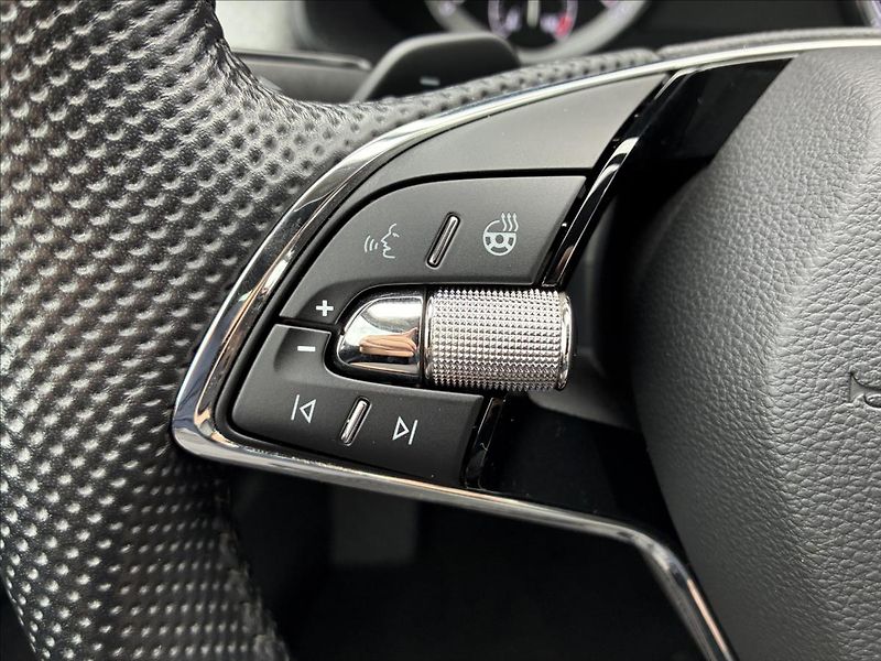 Škoda Kodiaq 2,0 TDI TAŽNÉ KEYLESS KAMERA - fotka 33 z 36