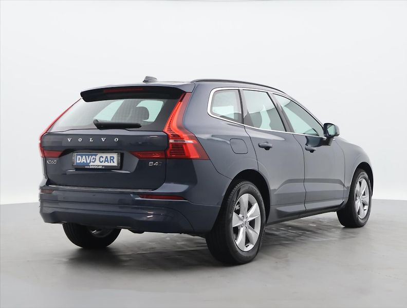 Volvo XC60 2,0 B4 145KW AWD MOMENTUM - fotka 7 z 40