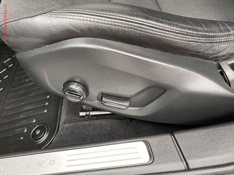 Volvo V60 (2018) 2.0d, Navi, LED, AC - fotka 14 z 18