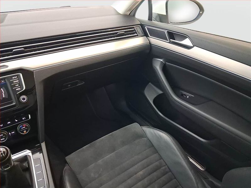 Volkswagen Passat (2017) Highline 2.0 TDI, Kůže - fotka 8 z 20