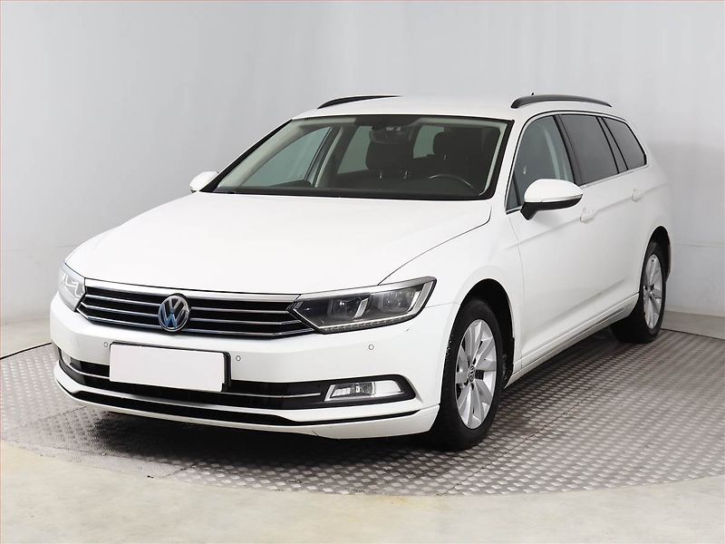 Volkswagen Passat (2018) Comfortline 2.0 TDI, Automat - fotka 2 z 18