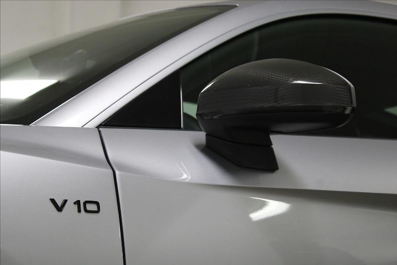 Audi R8 5,2 FSI V10 plus QUATTRO Ceram - fotka 35 z 41