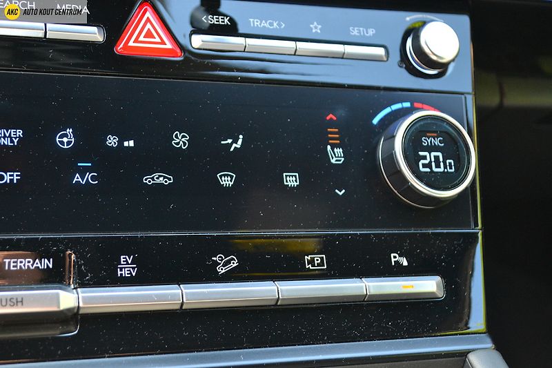 Hyundai Santa Fe 1.6T-GDI PHEV 4WD CALLIGRAPHY - fotka 44 z 73