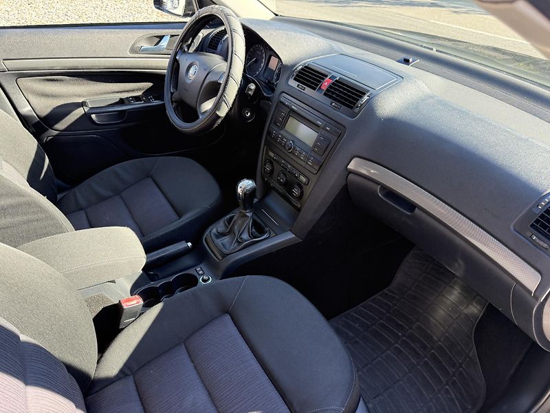 Škoda Octavia II 1.6 FSI ALU ROZVODY PEKNA - fotka 8 z 11
