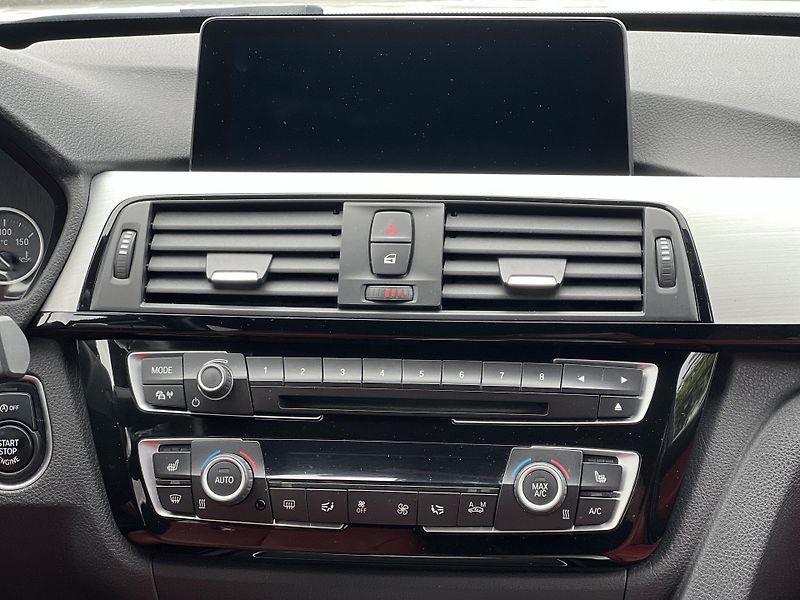 BMW Řada 3 320D M-PAKET X-DRIVE AUTOMAT - fotka 24 z 52