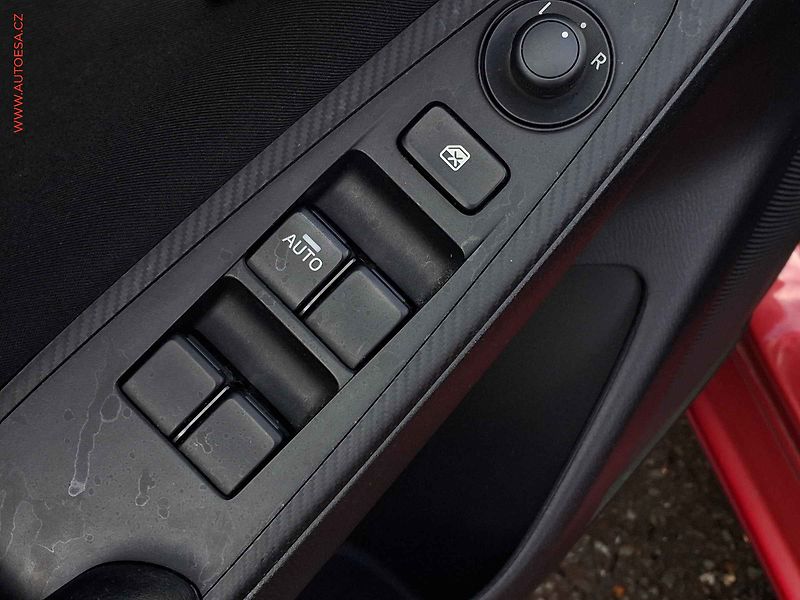 Mazda 2 (2019) 1.5i, AC, navi, kamera - fotka 12 z 17
