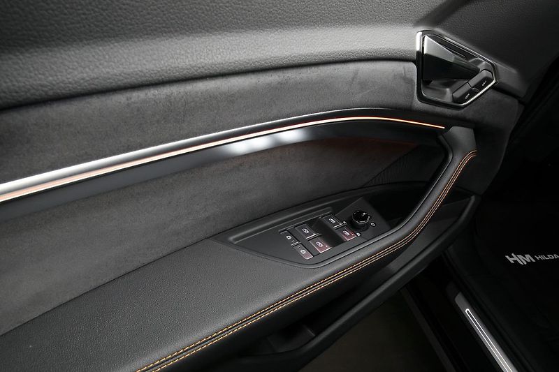 Audi e-tron 55 300kW S-line BlackEdi NV TZ - fotka 23 z 44