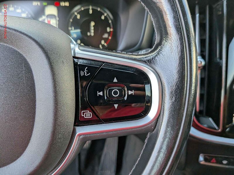 Volvo V60 (2019) 2.0D 4x4, Cross Country, AT - fotka 14 z 16