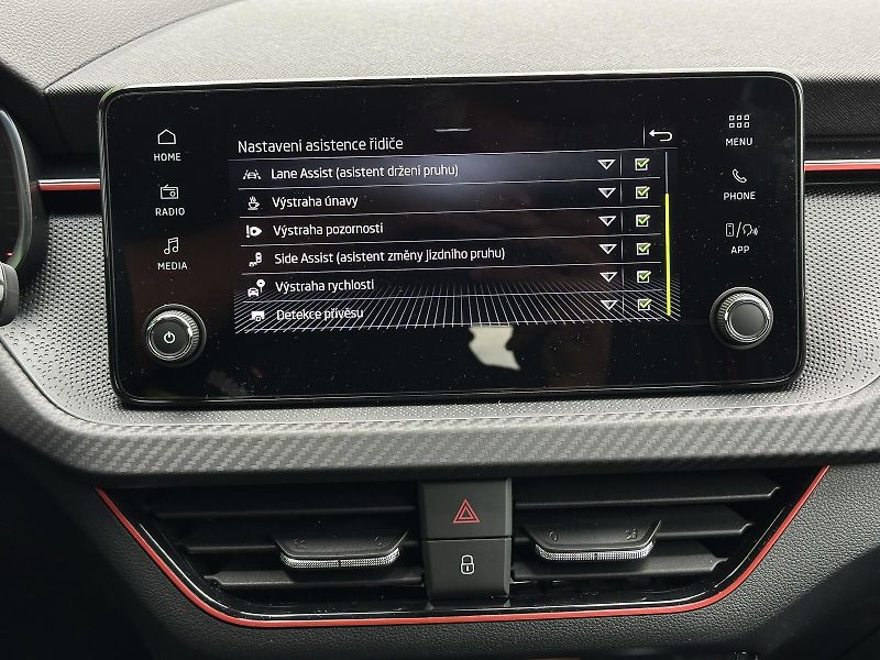 Škoda Kamiq 1.0TSi DSG Monte Carlo 116PS M - fotka 30 z 42