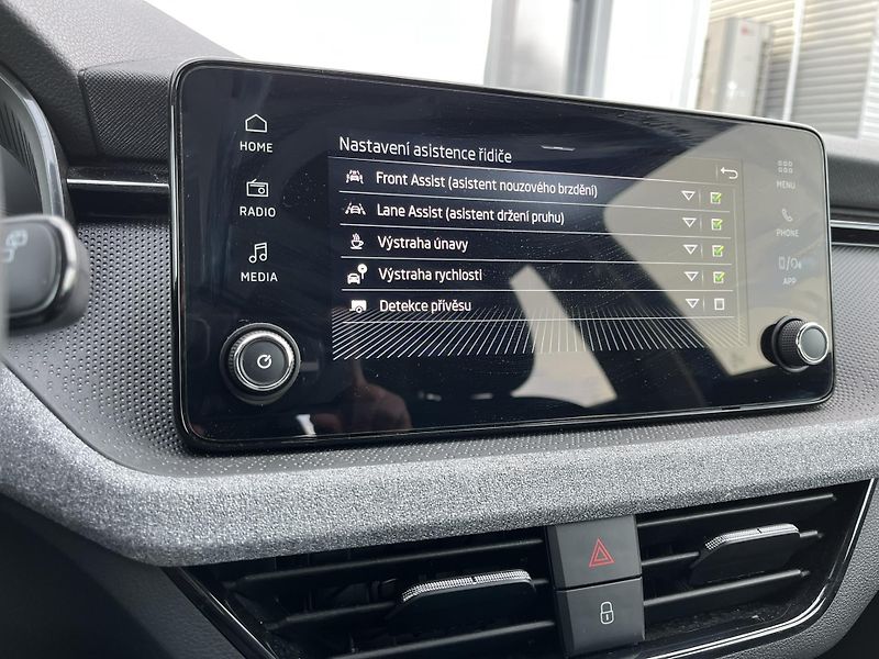 Škoda Scala 1.0TSi 85kW Selection - fotka 21 z 21