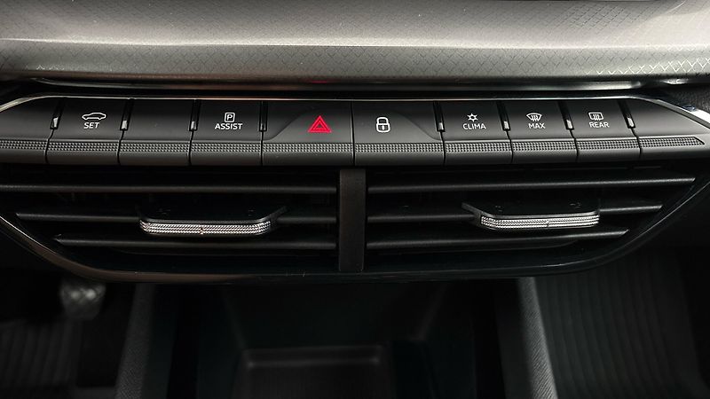 Škoda Octavia 2.0 TDI Ambition Combi - fotka 13 z 24