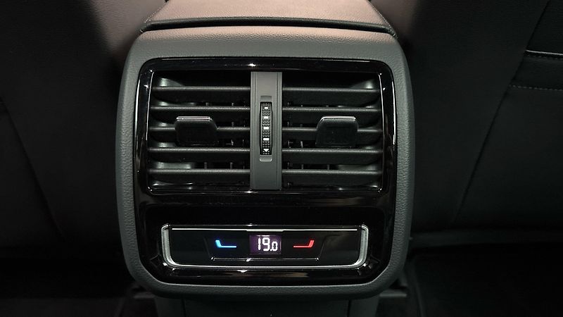 Volkswagen Passat 2.0 TDI DSG 4MOTION Alltrack - fotka 23 z 31