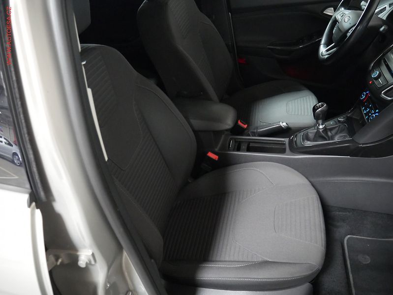 Ford Focus (2017) 1.5EB, ČR, navi, autoAC - fotka 12 z 22