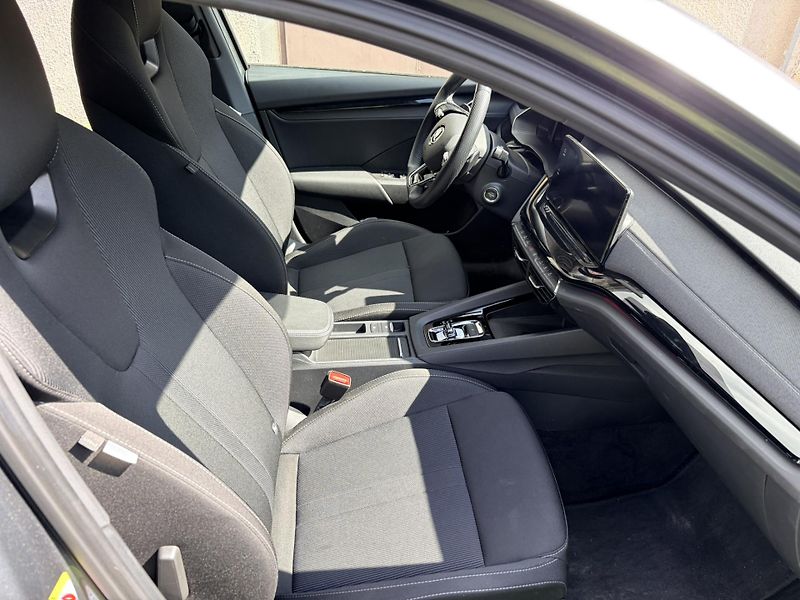 Škoda Octavia (2023) Sportline 1,5 TSI e-TEC - fotka 11 z 17