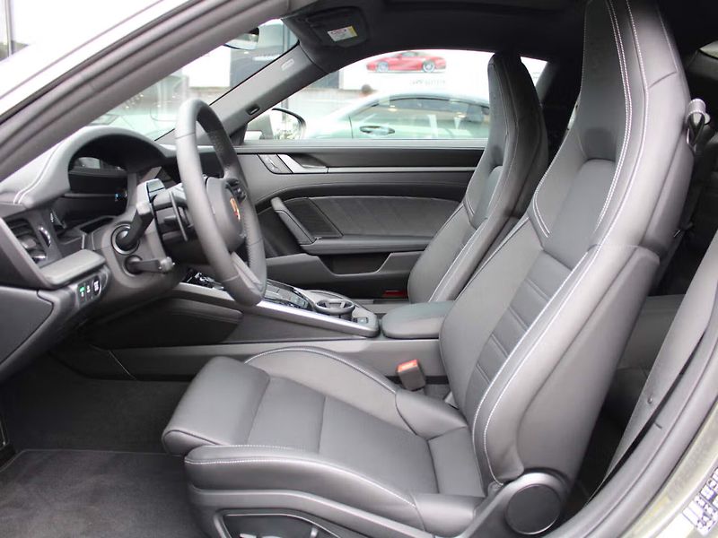 Porsche 911 (2026) Carrera 4S Lift InnoDrive BOSE - fotka 11 z 30