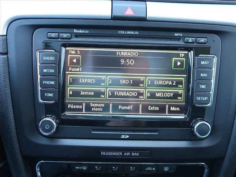 Škoda Superb (2011) Elegance 1.6 TDI, Navi - fotka 15 z 17