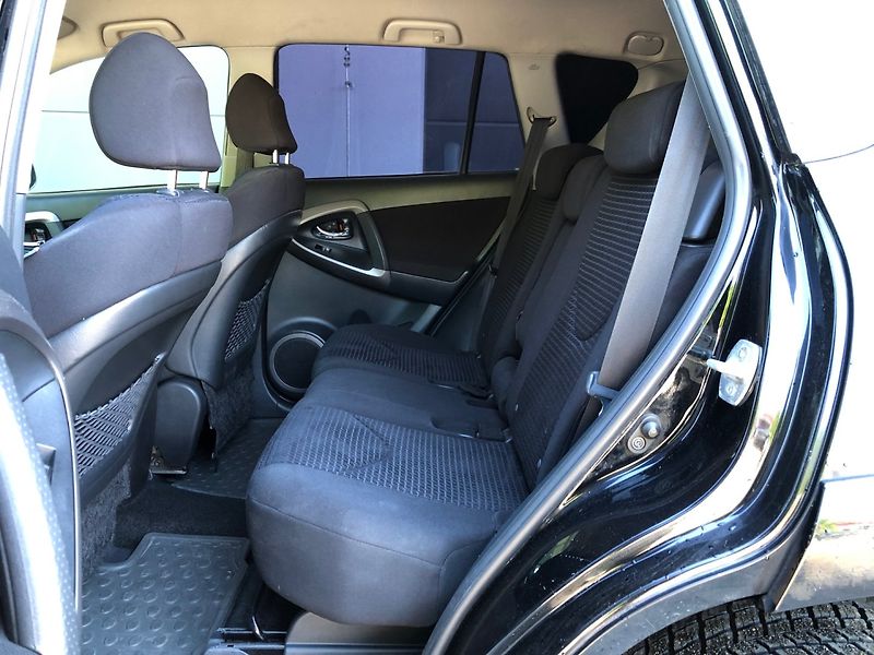 Toyota RAV4 (2007) 2.2 D-CAT, 4x4 - fotka 11 z 28