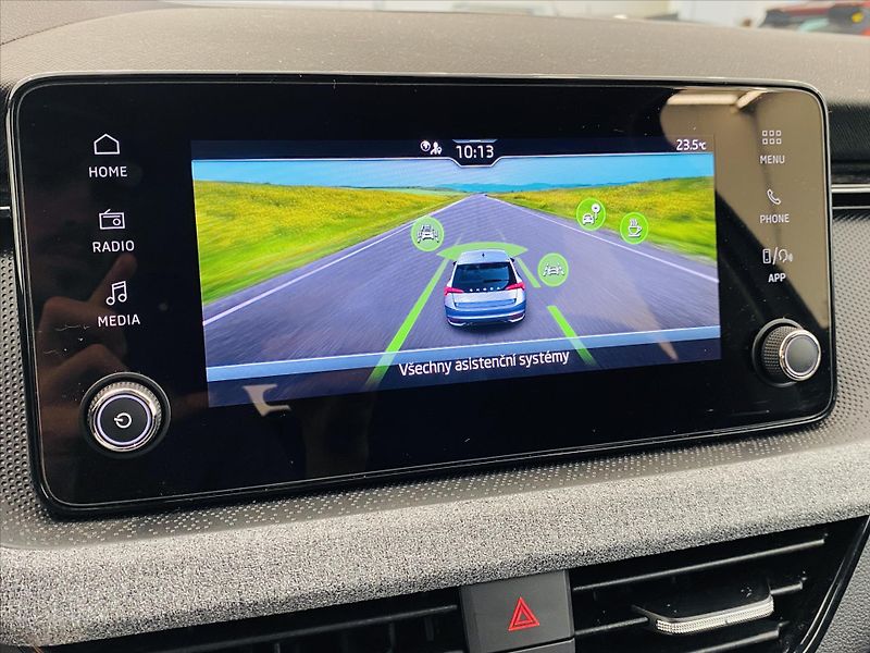 Škoda Scala 1,0 TSI 85kW Selection - fotka 13 z 22