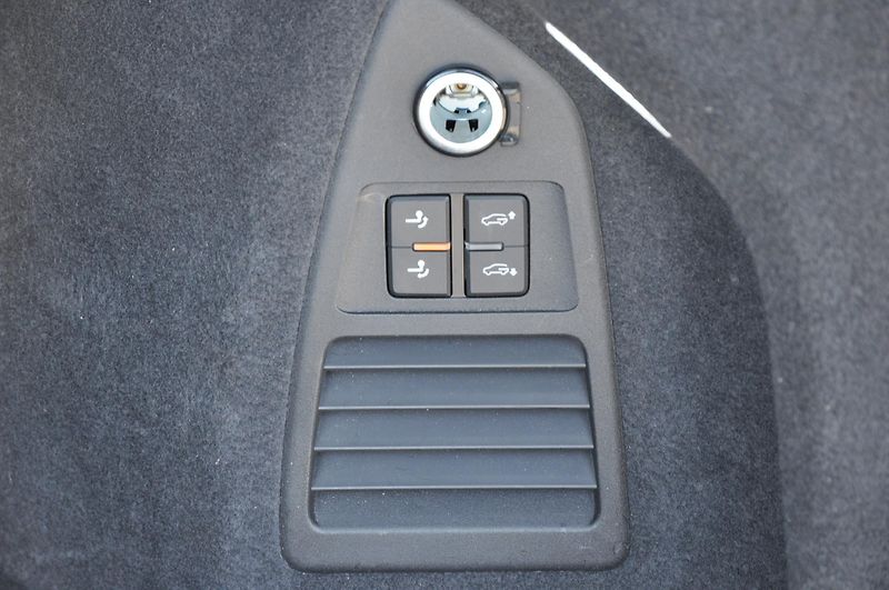 Volkswagen Touareg 3.0TDi V6 170kW 4x4 Automat - fotka 9 z 27