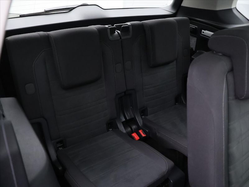 Volkswagen Touran 2,0 TDI DSG Highline 7Míst DPH - fotka 14 z 41