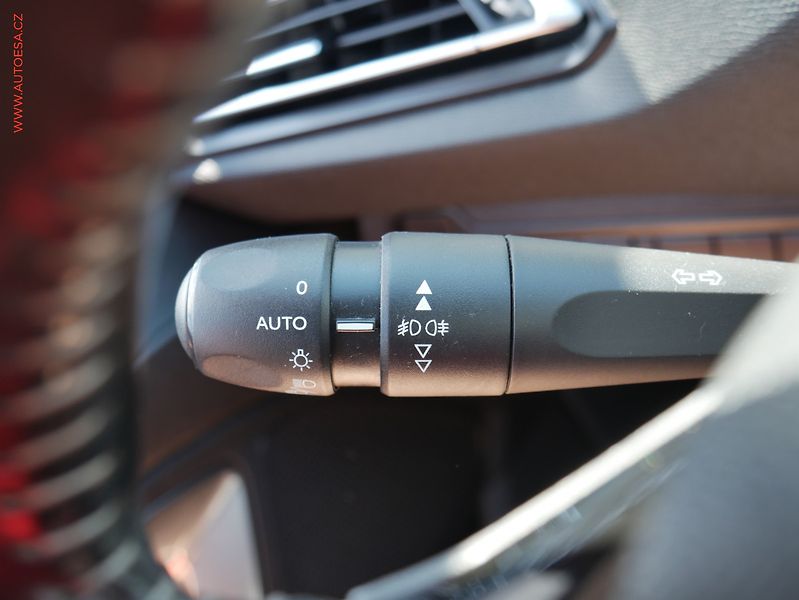 Peugeot 308 (2018) 1.2PT, 1.maj,ČR, Klima - fotka 14 z 23