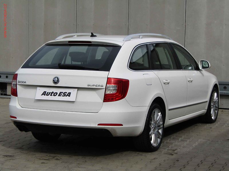 Škoda Superb (2014) 2.0 TDi 4x4, ČR, Elegance - fotka 4 z 21