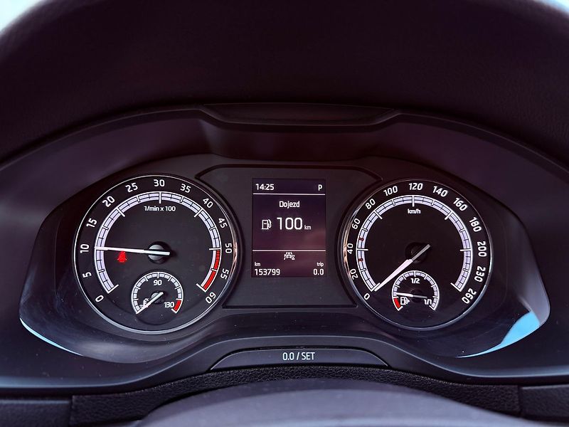 Škoda Karoq 2.0 TDi DSG Ambition, ČR, 1.M - fotka 17 z 27